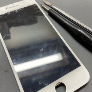 iPhone7 フロントパネル交換 通話中の誤作動 近接センサー不具合 画面割れ ガラス交換