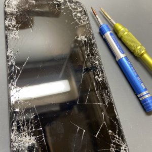 iPhone11 液晶交換 画面割れ 液晶漏れ