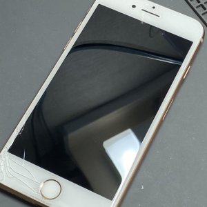 iPhone8 フロントパネル交換 画面割れ ガラスヒビ割れ