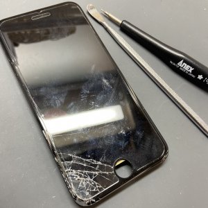 iPhoneSE2 液晶交換 ブラックアウト 画面割れ ガラスヒビ アイフォンSE 第2世代