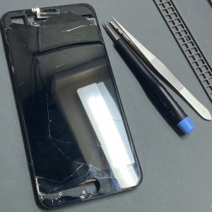 iPhone8Plus 液晶交換 操作不能 画面割れ ガラスヒビ