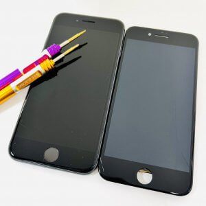iPhone8液晶交換修理