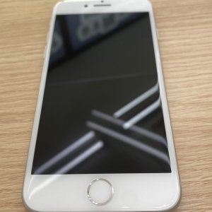 iPhone8 画面割れ…当日修理完了！予約不要！最短10分で修理致します！