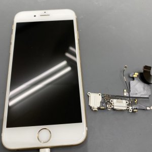 iPhone6S 充電ができない…お任せください！当日修理！