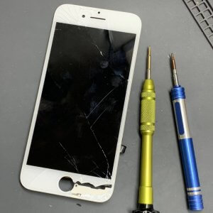 iPhone7 ガラスパネル交換 ひび割れ