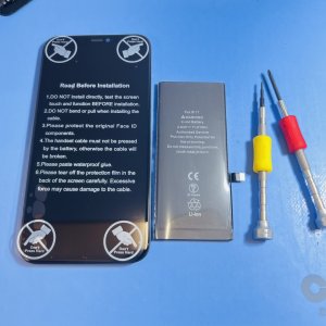 iPhone11液晶パネルとバッテリー同時修理…→同時修理も承っております!!予約不要で即日お渡し!!