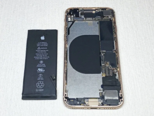 iPhone8 満充電してたはずなのに電源が落ちる…→バッテリー交換で解決!!