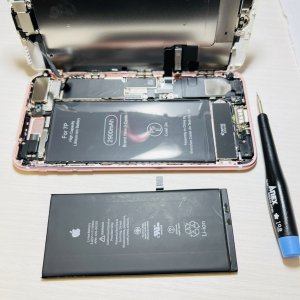 iPhone7Plusバッテリー交換 同時修理でお得に交換…→パネルとバッテリー、2台の同時修理の割引キャンペーン中です!!