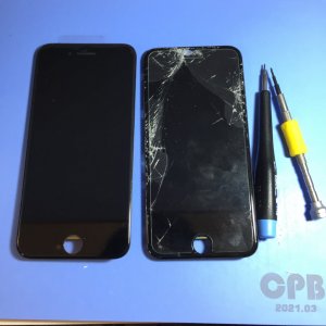 iPhoneSE2落とした後に画面が割れ、液晶画面にも黒い跡が…→即日修理で解決!!最短15分で修理可能です!!