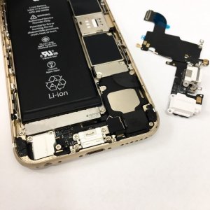 iPhone6sライトニング交換