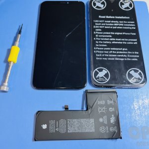 iPhoneXS パネル割れ、バッテリー交換の同時修理…今なら同時修理割引キャンペーン中です‼