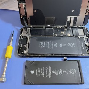 iPhone8Plus バッテリー最大容量83％…バッテリー交換最短15分で100％へ‼