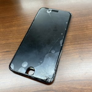 iPhoneSE2 　液晶交換と強化ガラスフィルム貼り付け