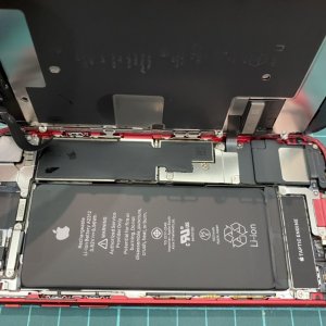iPhone8　バッテリー　液晶交換