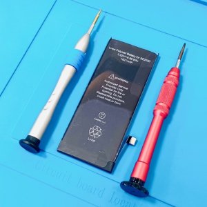 iPhoneSE2 バッテリー交換 電池の減りが早い 1日何度も充電する