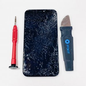 iPhone X パネル交換 画面割れ バキバキ 早めの交換が必要です！
