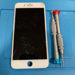 iPhone8Plus パネル交換