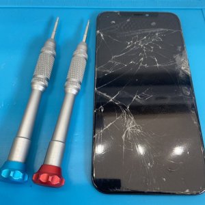 iPhoneXS　フロントパネル交換＋バッテリー交換