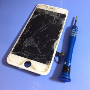 iPhone8 フロントパネル交換修理
