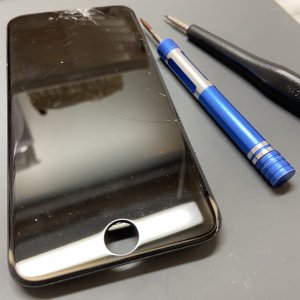 iPhone8 フロントパネル交換 近接センサー不具合 画面割れ ガラスヒビ