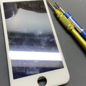 iPhone8 フロントパネル交換 画面割れ ガラスヒビ アイフォン8