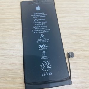 iPhoneSE2 バッテリー交換…10分で修理完了!
