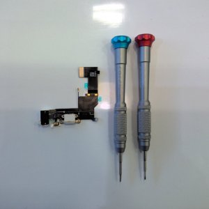 iPhoneSEライトニング交換