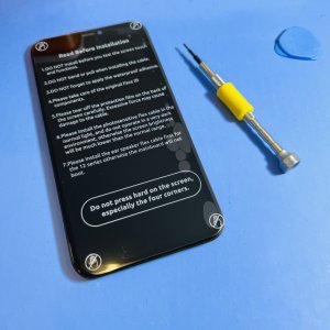 iPhone11 パネル交換 突然の画面割れにも…→即日修理と永久保証の強化ガラス貼り付けで安心‼