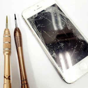 iPhoneSE フロントパネル交換修理