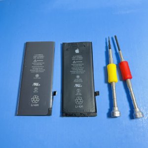 iPhone8 バッテリー交換 充電残量が35％くらいになると電源が切れる…→答えはバッテリーの劣化です!!一刻も早い修理を‼当店で即日交換できます!!