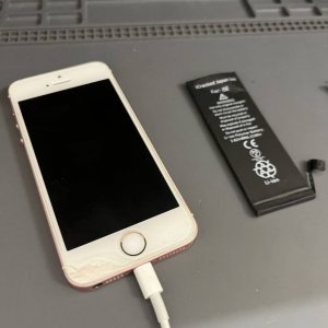 iPhone SE バッテリー交換