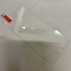 iPhone SE3 強化ガラス 貼り付け