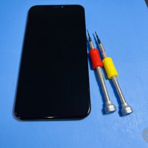 iPhone11 液晶パネル交換 落とした衝撃で画面は真っ暗だが音は聞こえる…→液晶パネル交換で即日修理!!