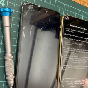iPhone11　フロントパネル交換