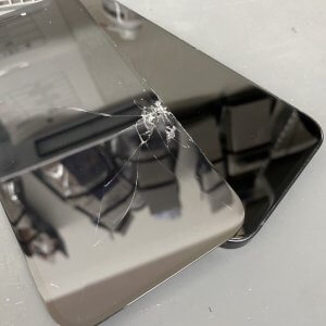iPhone12 フロントパネル交換