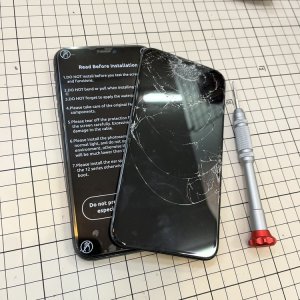 iPhone11 フロントパネル交換