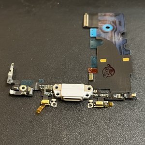 iPhone SE2 ライトニング修理