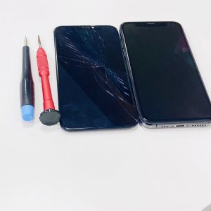 iPhoneXS パネル交換 画面割れ 仕事前 仕事帰りに修理承ります！