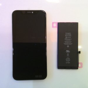 iPhone11バッテリー交換　パネル交換