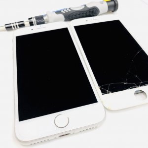 iPhone8 フロントパネル交換修理