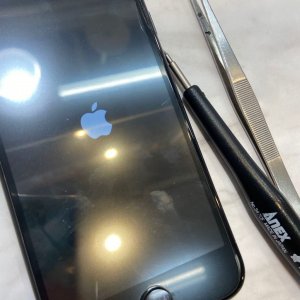 iPhoneSE2 リンゴループ 画面付かない 操作不能 アップデート不具合 アイフォンSE 第二世代