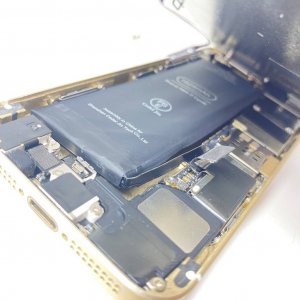 iPhone SE バッテリー交換
