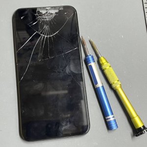 iPhoneXR 液晶交換 液晶漏れ