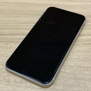 iPhone11 液晶交換 強化ガラス張り替え