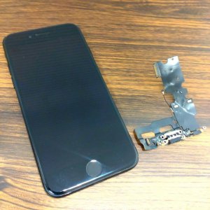 iPhone7ライトニング交換修理