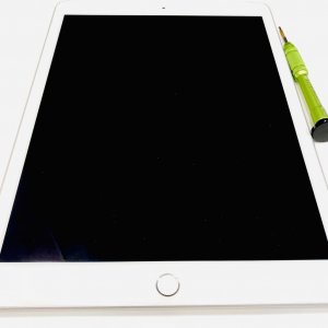 iPad7 フロントパネル交換修理