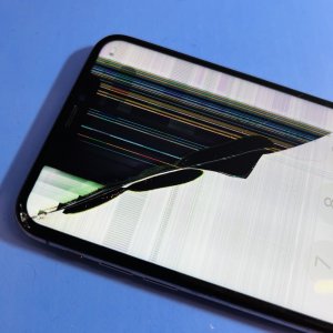 iPhoneX液晶パネル交換 画面上部が液晶漏れ…→液晶パネル交換で即日修理!!当店にお任せください!!