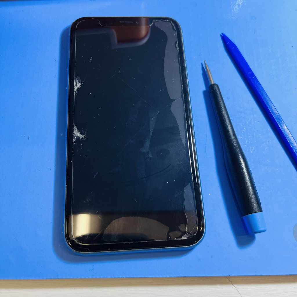 iPhoneXR パネルとバッテリーの同時修理…→同時修理でお得にお悩み解決!!