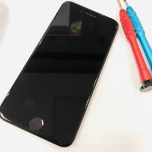 iPhoneSE2 (アイフォーンSE2) 液晶交換 画面が映らなくなってしまった 、タッチ操作ができない など