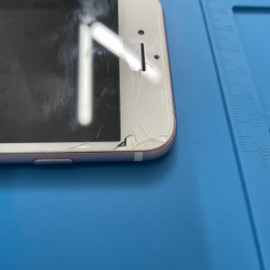 iPhone8 パネルとバッテリー交換修理